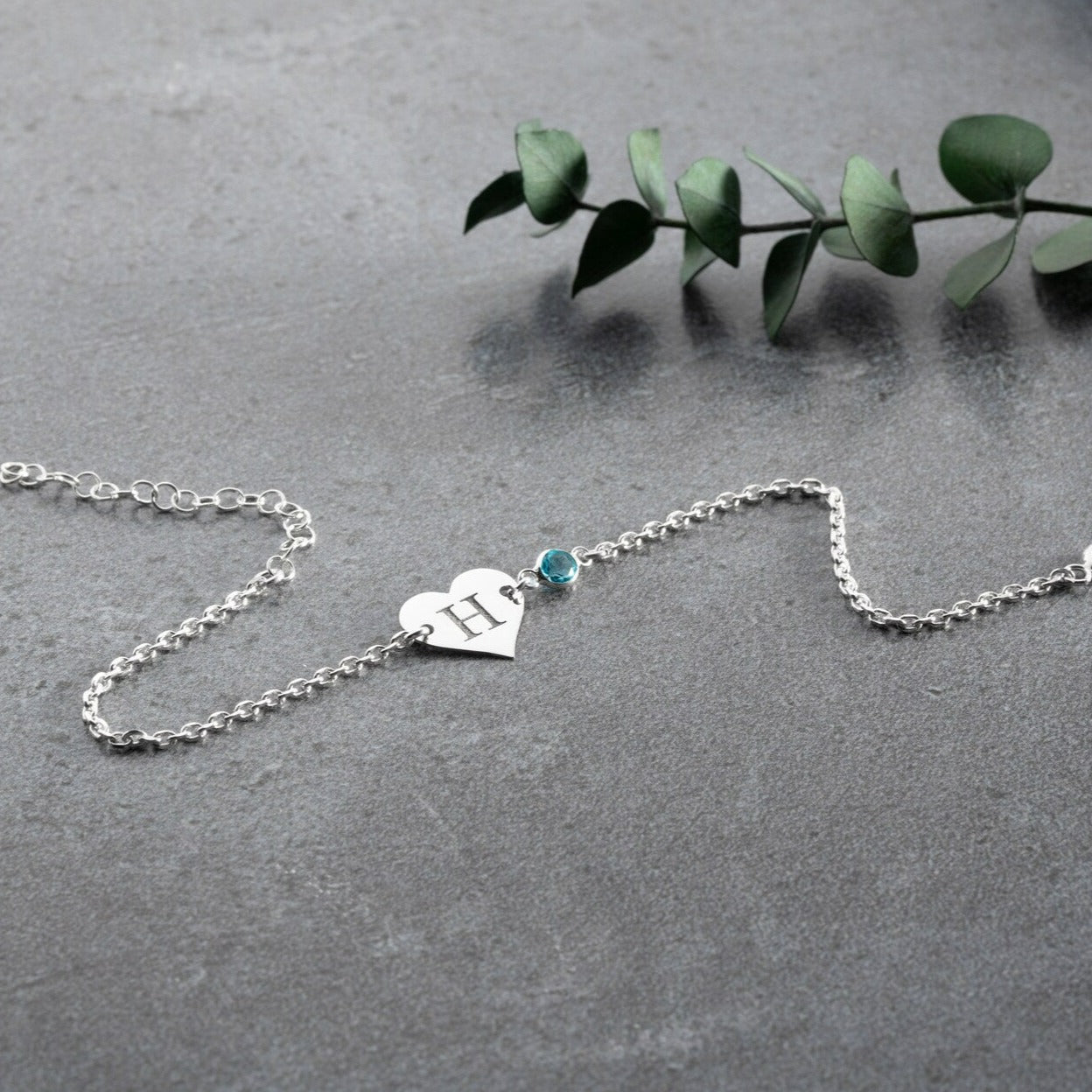Gold bracelets for women Dubai, gold necklaces for her dubai, luxury gifts for her, valentine's day gifts dubai