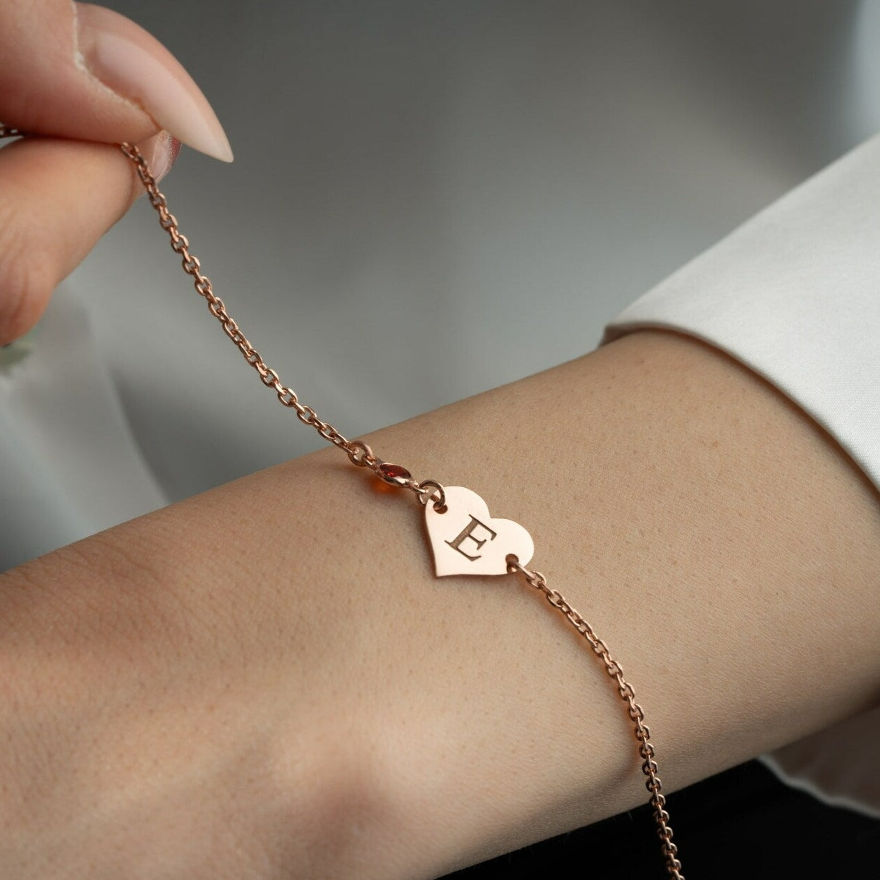 Gold bracelets for women Dubai, gold necklaces for her dubai, luxury gifts for her, valentine's day gifts dubai