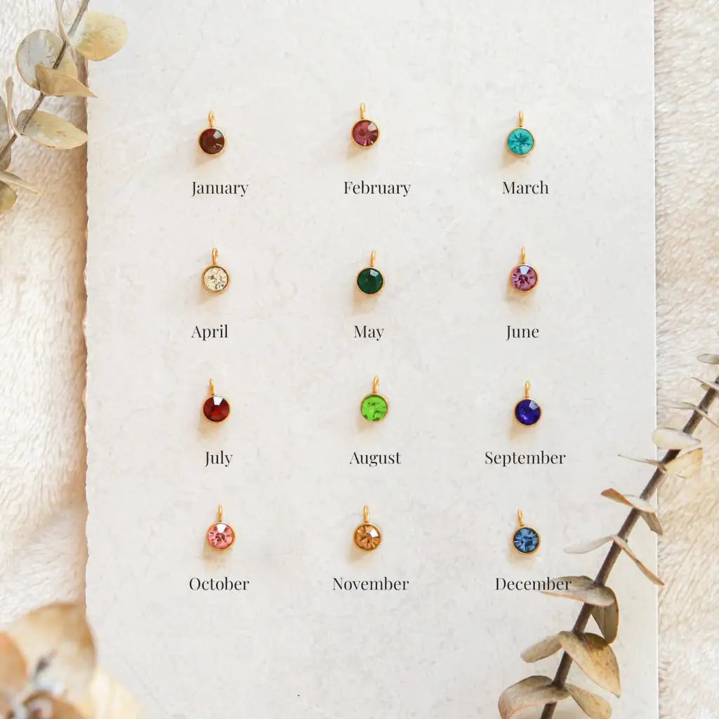 Simple yet eye-catching, this gold Arabic name necklace with birthstone is a stylish look anyone will appreciate. Our Name Necklace is a great piece that follows the fashion trend! Its fine curves and magnificent lettering make it a truly enjoyable necklace for you and your loved ones. Made in Dubai, UAE.