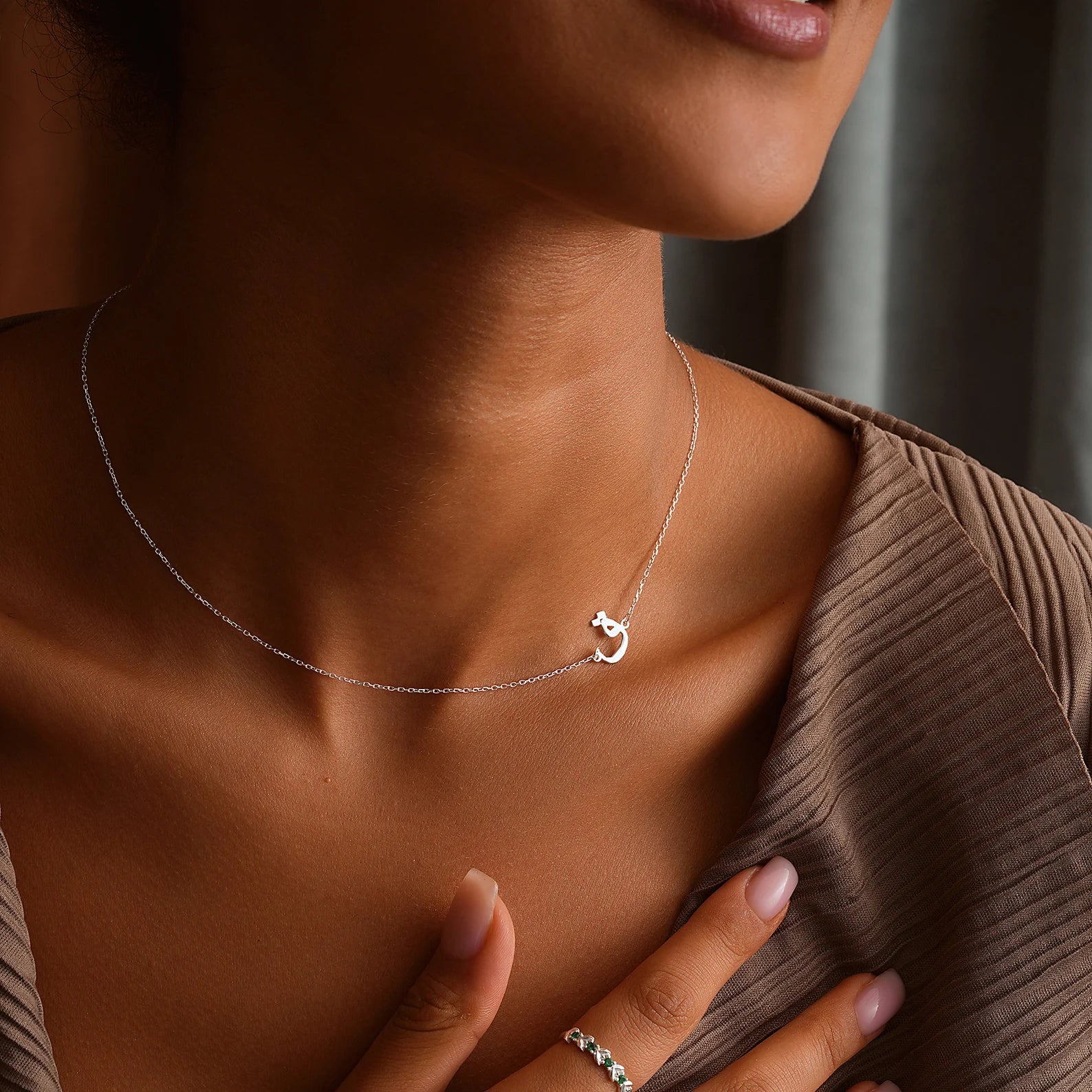 Personalized Arabic letter pendant in 18k yellow gold