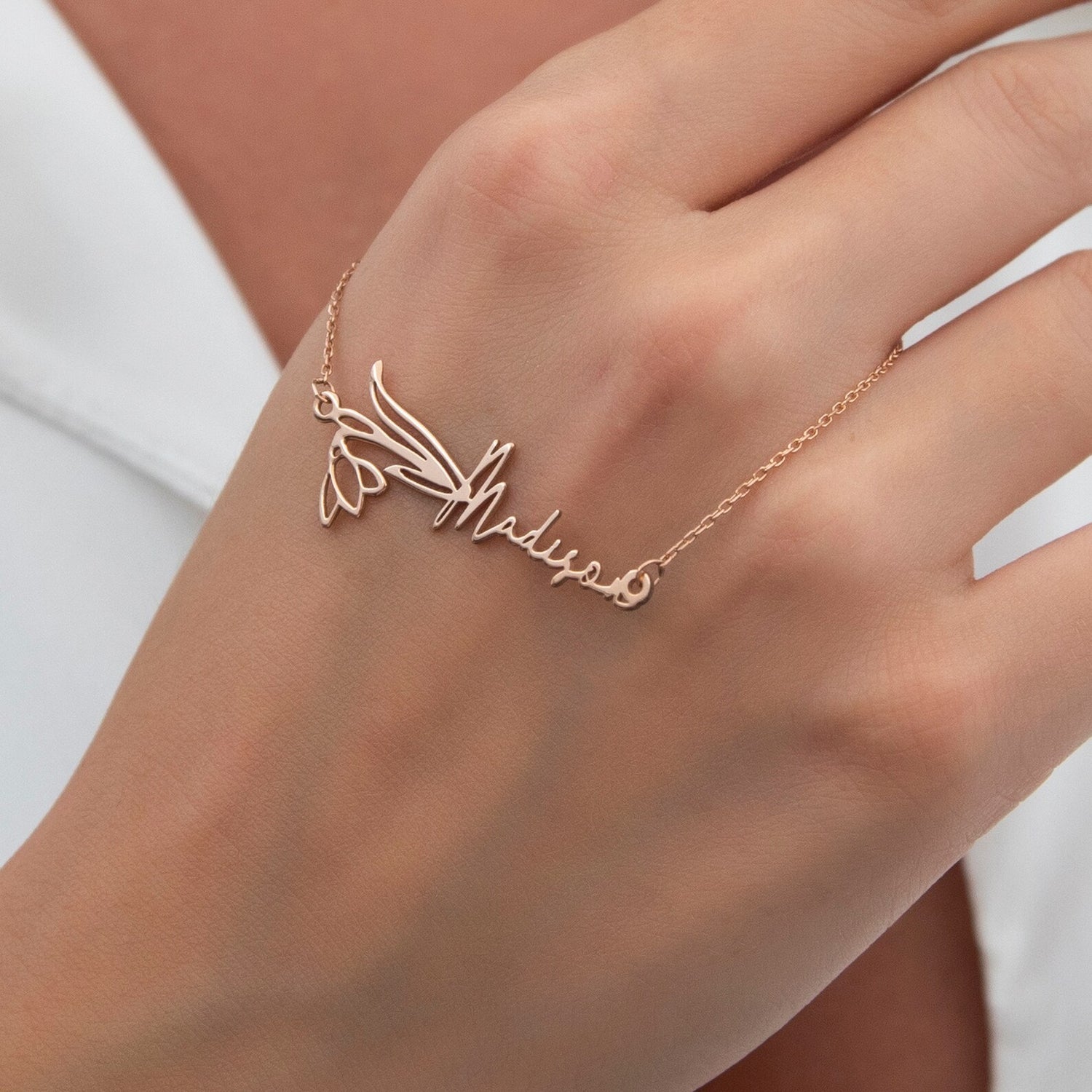 Gold custom bracelet for women. Anniversary gift for Wife in Dubai, Abu Dhabi, UAE. Birthday gift for her, Dubai, Abu Dhabi, UAE.