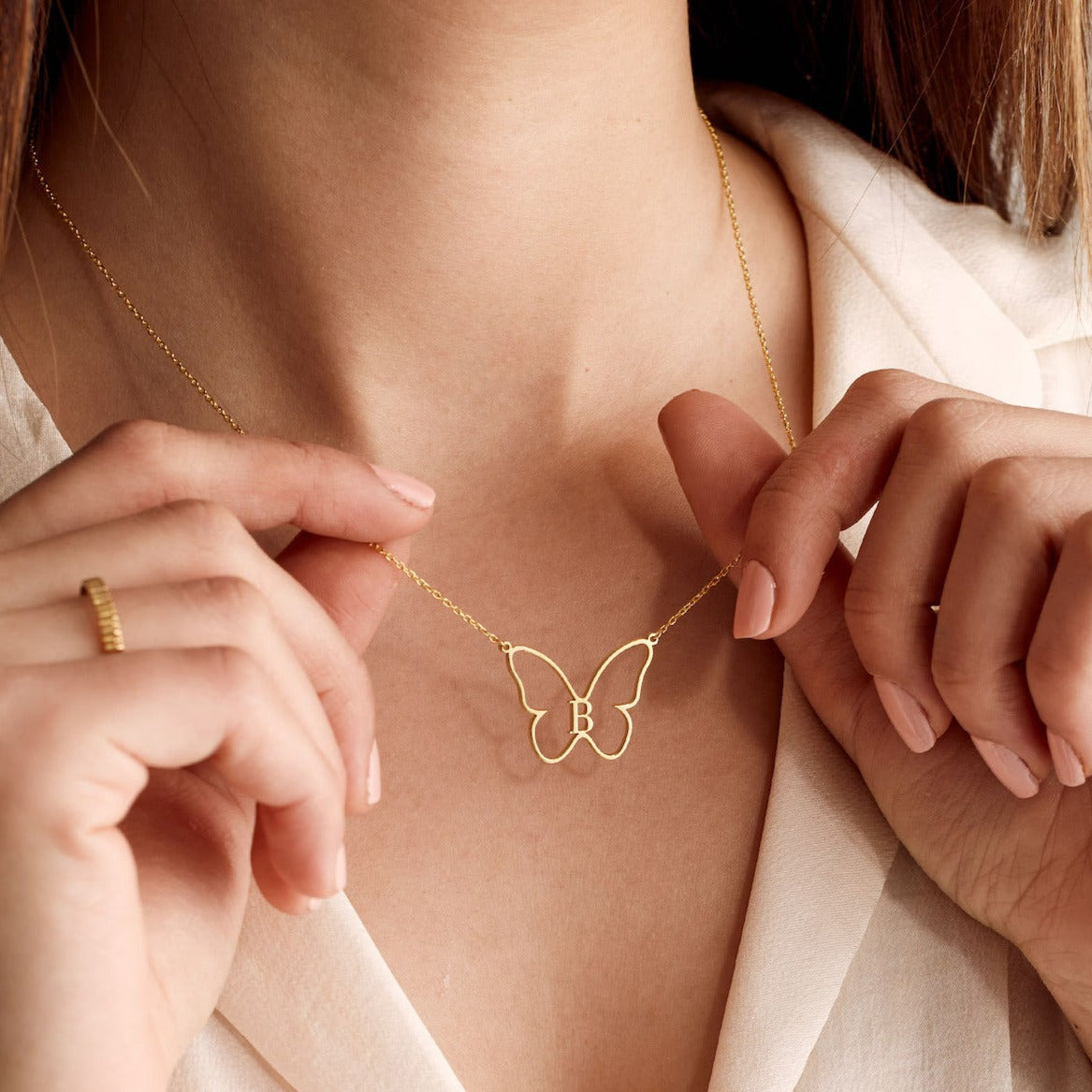 A Gift that Shines as Bright as Your Love With Burst of Arabia, you can find the perfect gift that will leave your partner breathless. From delicate necklaces to dazzling bracelets, our collection offers a wide range of options to suit every style and taste.