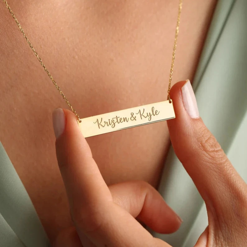 Minimalist Name Bar Necklace in 18K Gold - A timeless piece for any occasion. Discover it now!