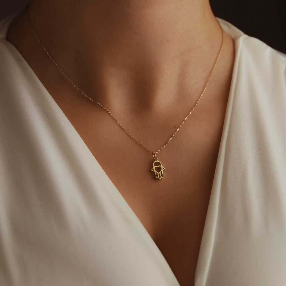 18 carat gold Hamsa necklace - Burst of Arabia - UAE