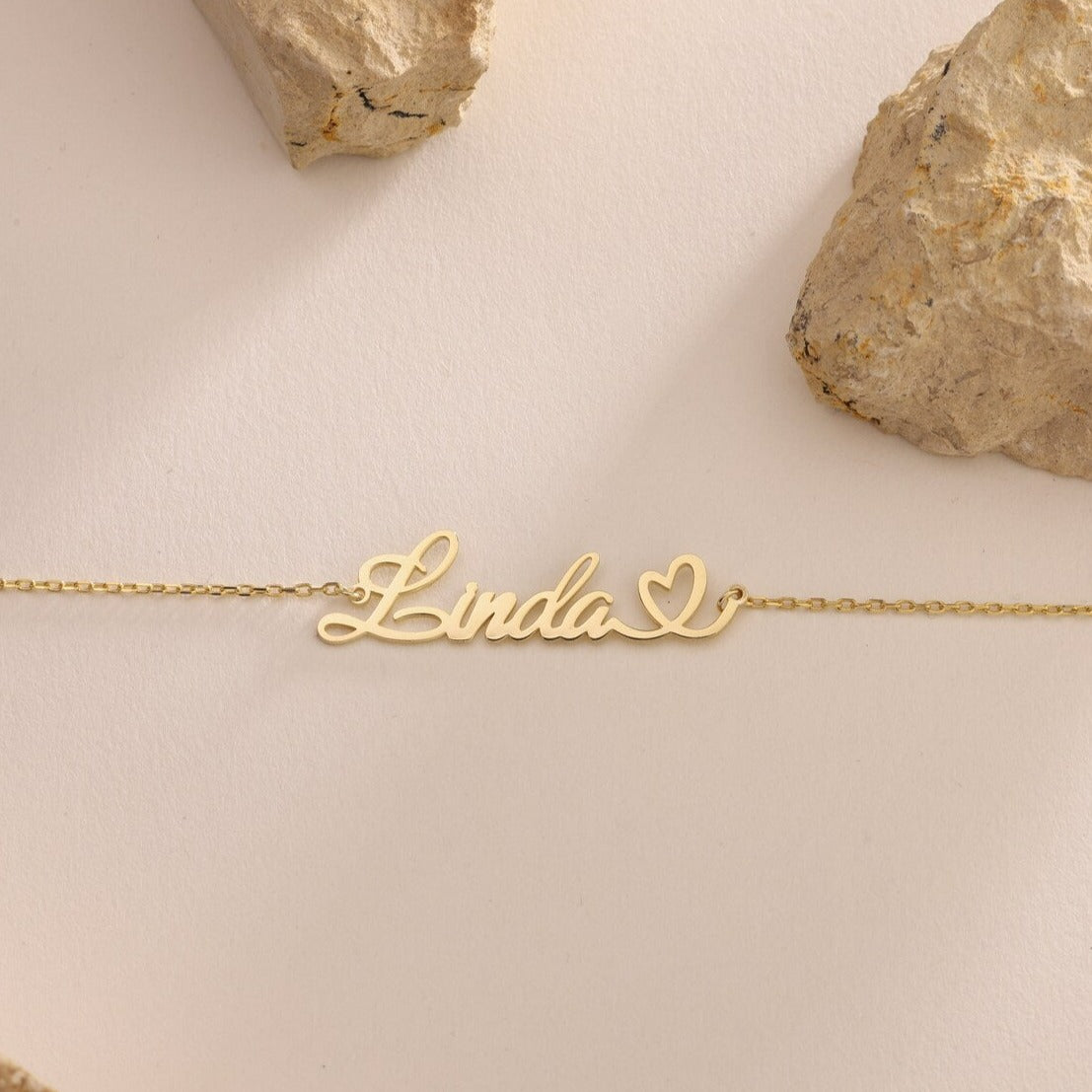 Shop Exquisite Gold Name Bracelets in Dubai & UAE. Personalized with 18-Carat Gold. Perfect for Gifts & Occasions.