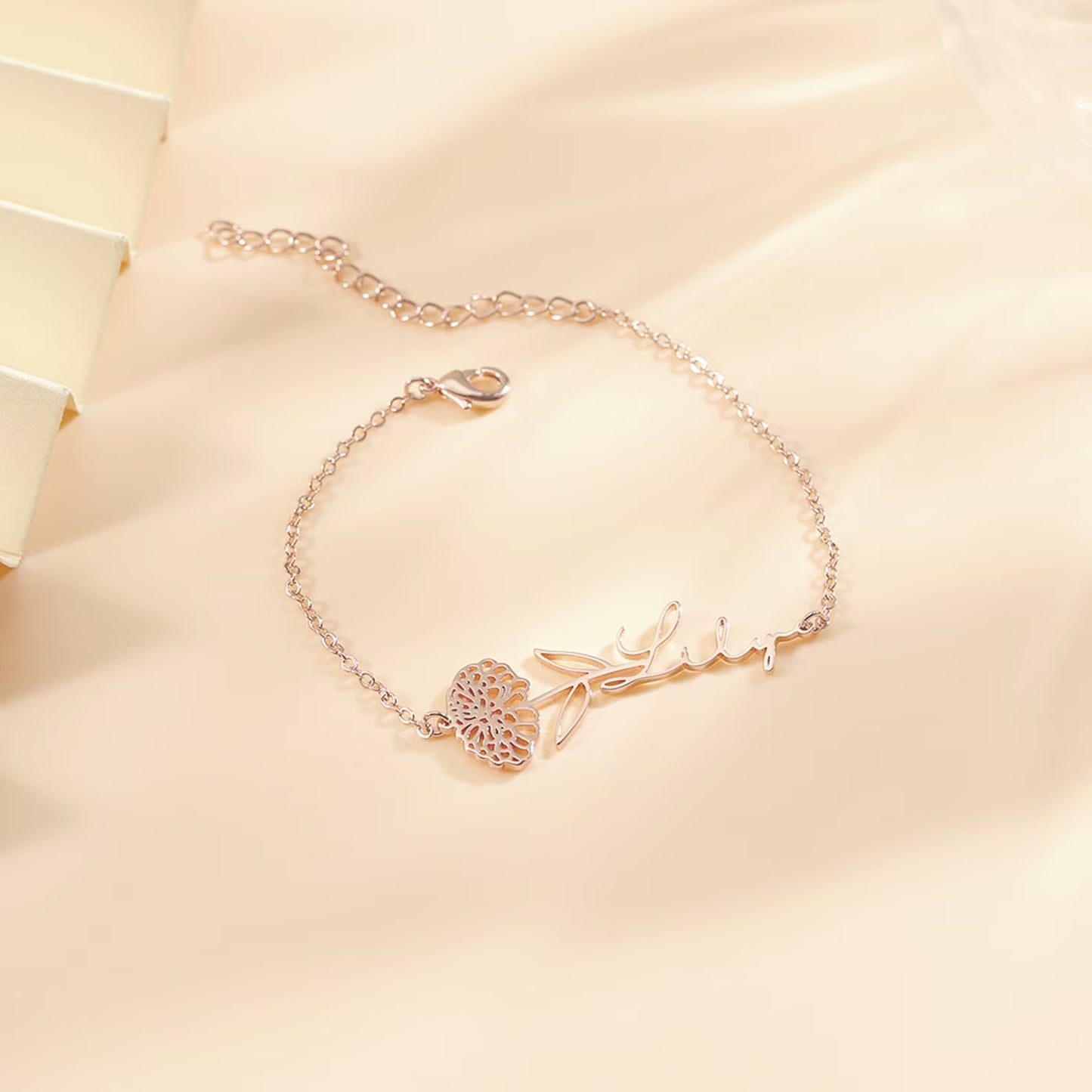 Gold custom bracelet for women. Anniversary gift for Wife in Dubai, Abu Dhabi, UAE. Birthday gift for her, Dubai, Abu Dhabi, UAE.