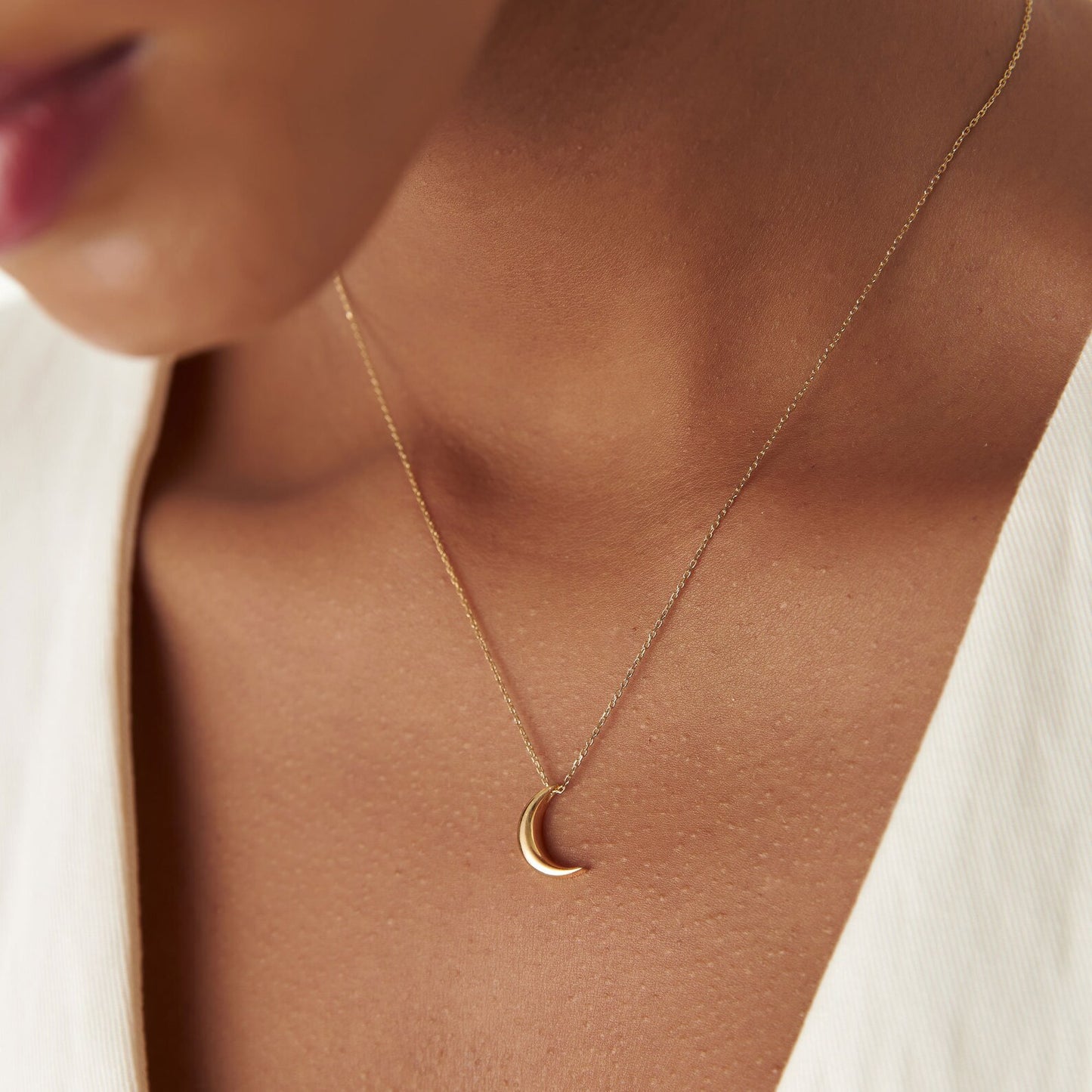 18 Carat Gold Crescent Shaped Necklace - Burst of Arabia - Illuminate Your Style with Exquisite Arabic Jewelry.