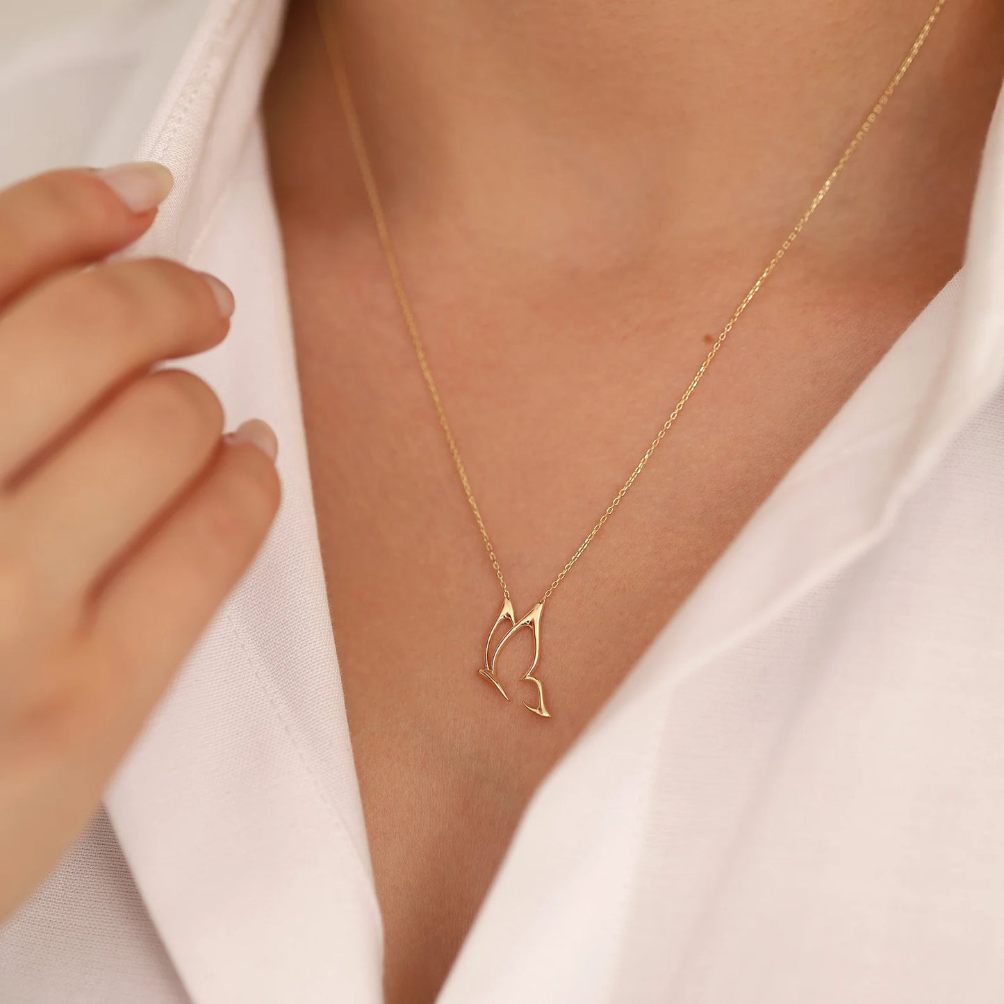 18 Carat Gold Butterfly Shaped Necklace - Burst of Arabia - Elevate Your Style with Exquisite Arabic Jewelry.
