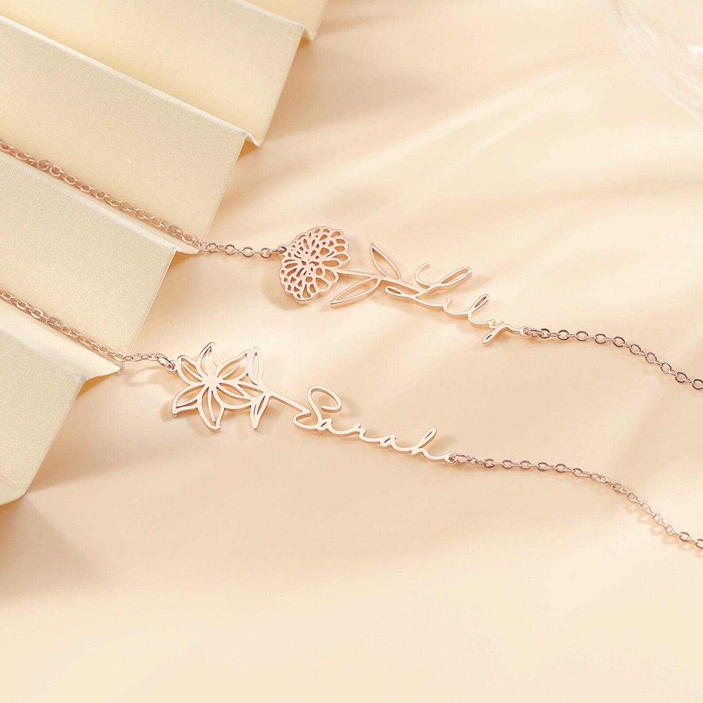 Gold custom bracelet for women. Anniversary gift for Wife in Dubai, Abu Dhabi, UAE. Birthday gift for her, Dubai, Abu Dhabi, UAE.