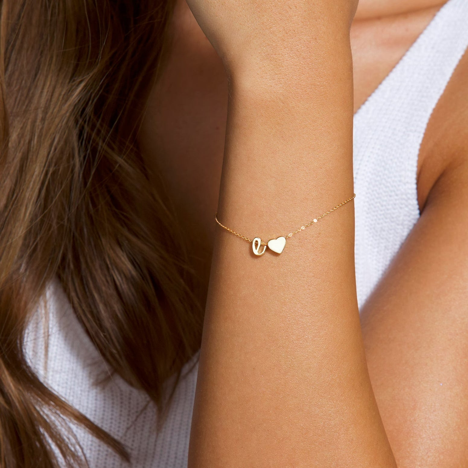 Whether youāre treating yourself or hunting for a unique, priceless and luxurious anniversary or birthday gift, this gold bracelet is the perfect addition to your jewelry collection and a thoughtful gift for the loved ones. Designed in Dubai, United Arab Emirates.