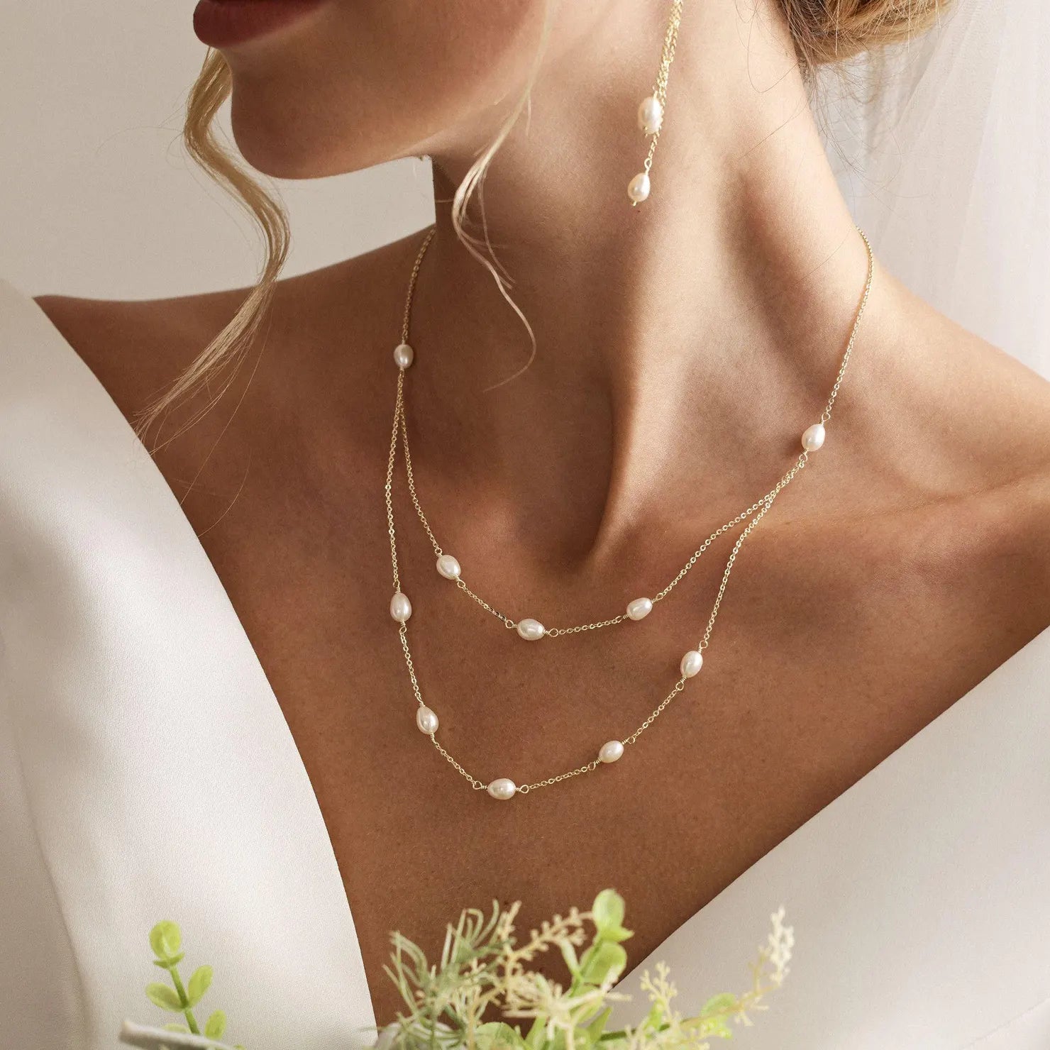 18k gold pearl chain necklace – modern and elegant design