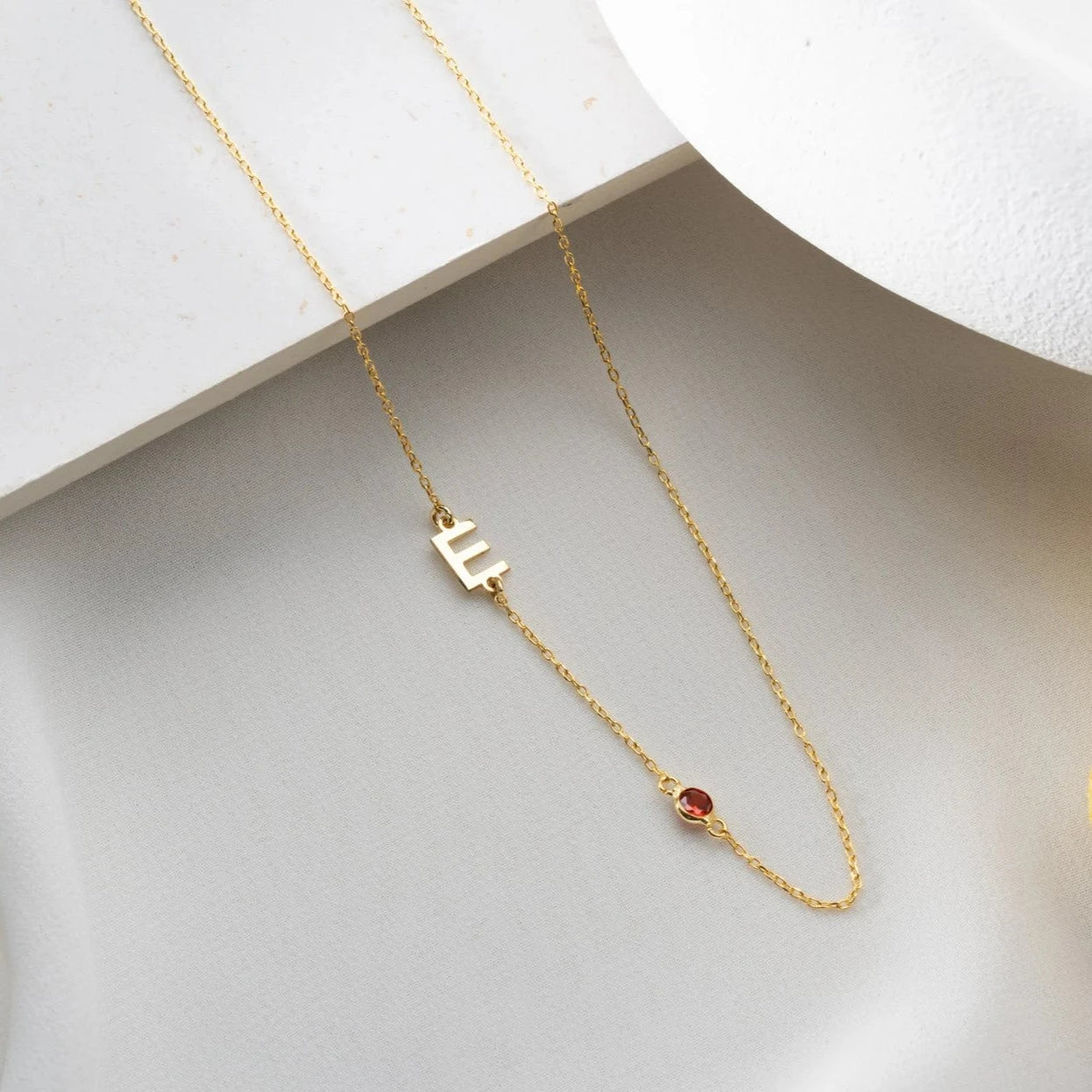 18 carat gold necklaces for women, Dubai, Abu Dhabi, UAE. Luxury gift for wife, anniversary gifts, birthday gifts, Dubai, UAE