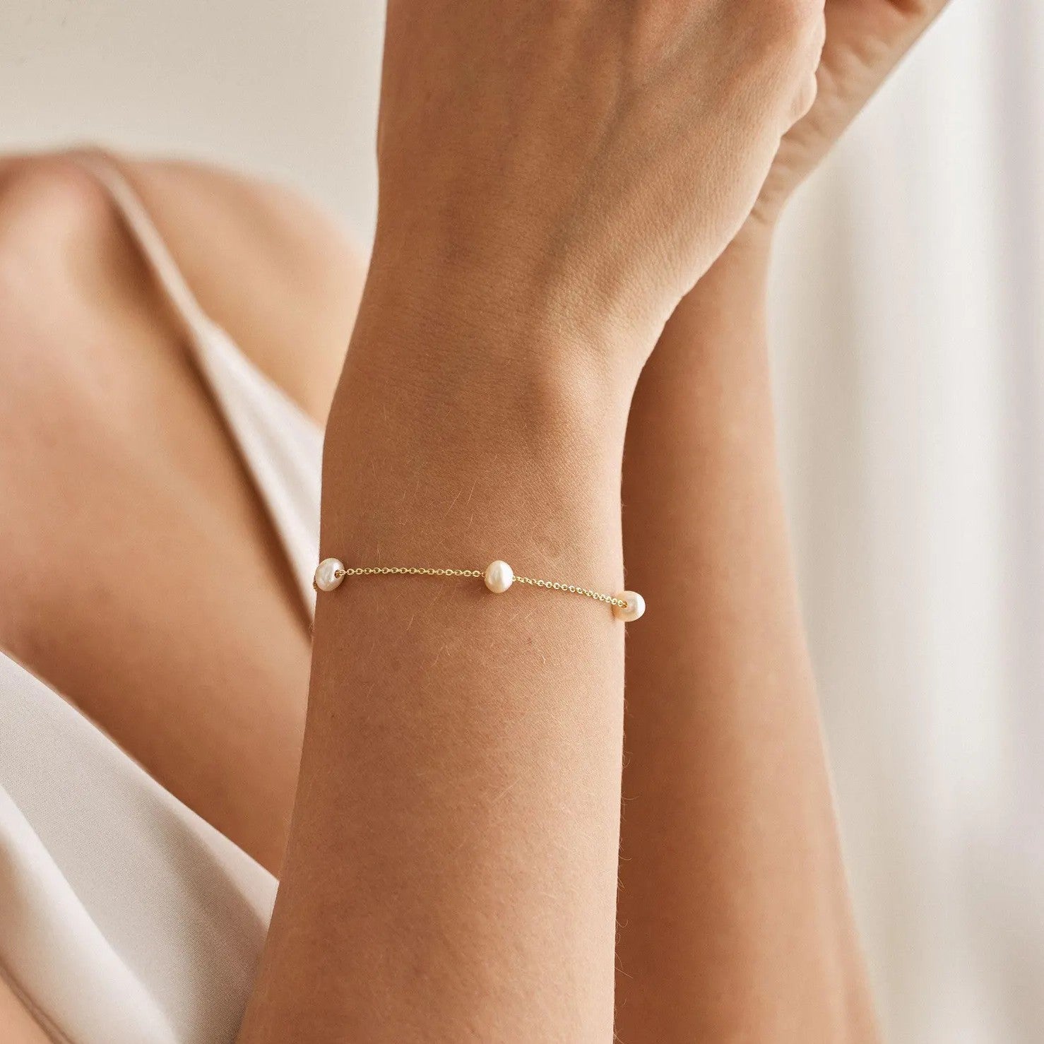 Pearl bracelet in 18k gold – soft, classic, and handcrafted