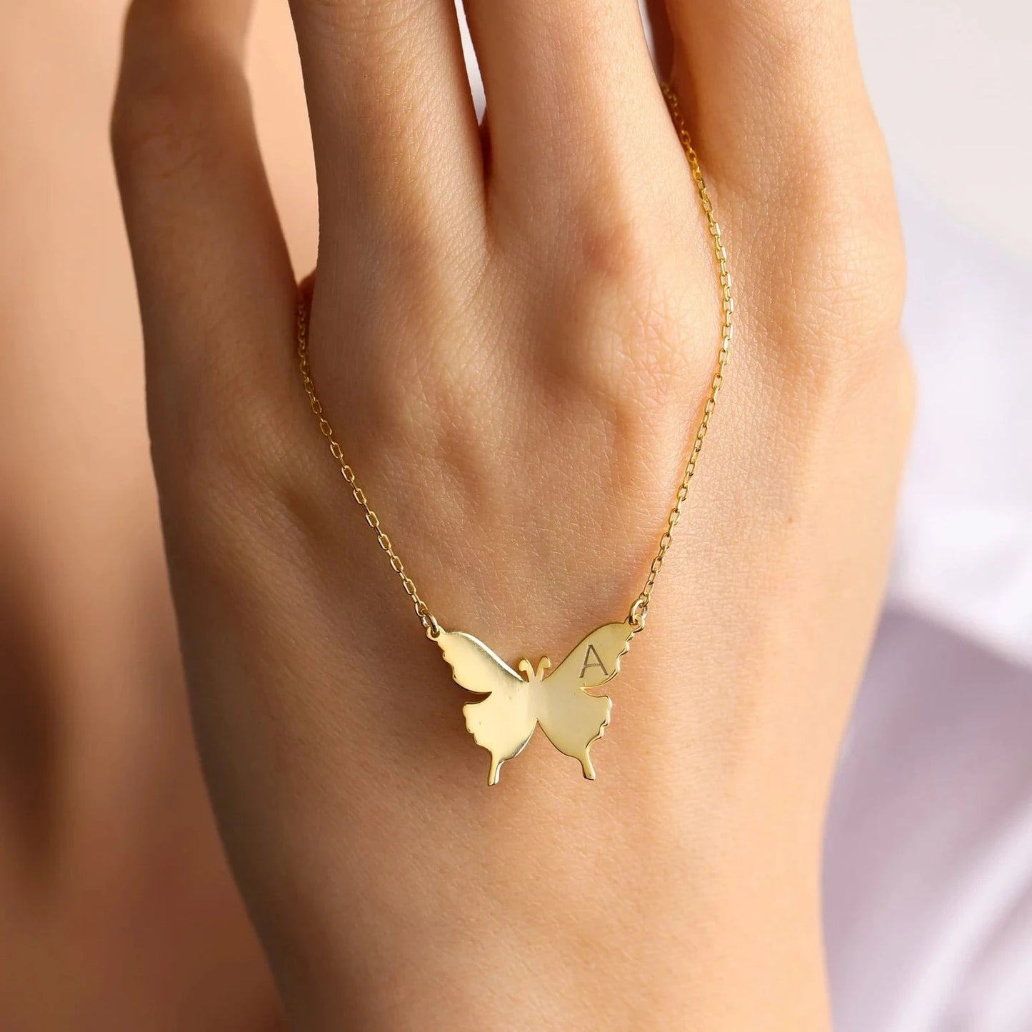 Shop luxury personalized gifts for women in the UAE. Offer her something to remember. Delivery across the UAE.