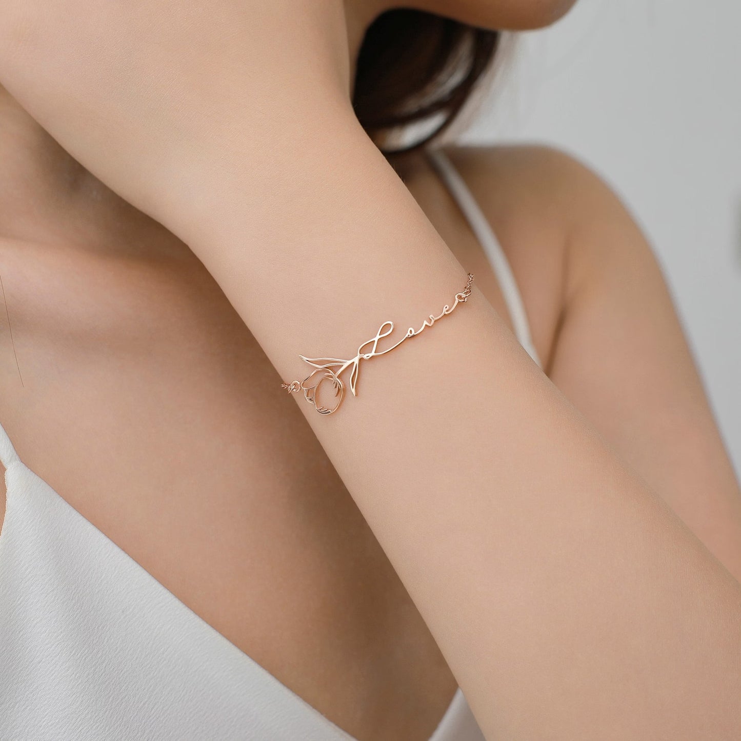 Gold custom bracelet for women. Anniversary gift for Wife in Dubai, Abu Dhabi, UAE. Birthday gift for her, Dubai, Abu Dhabi, UAE.