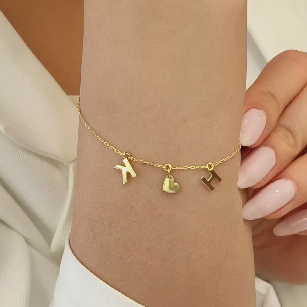 Celebrate Love and Milestones Make her birthday unforgettable with a gift that she will cherish forever. Designed and handcrafted in Dubai. Quick delivery across Dubai, Abu Dhabi, UAE.