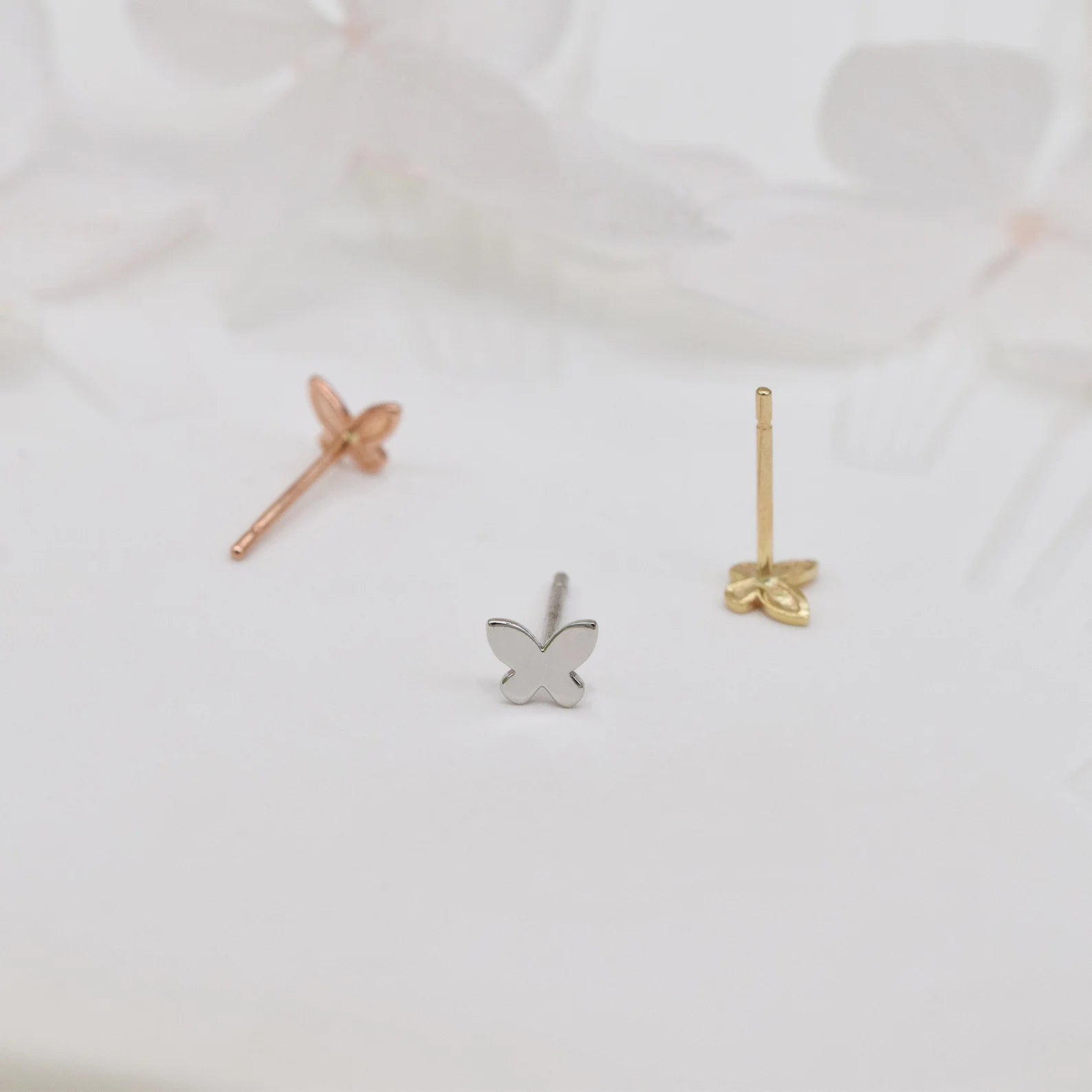 Butterfly stud earrings, in yellow gold