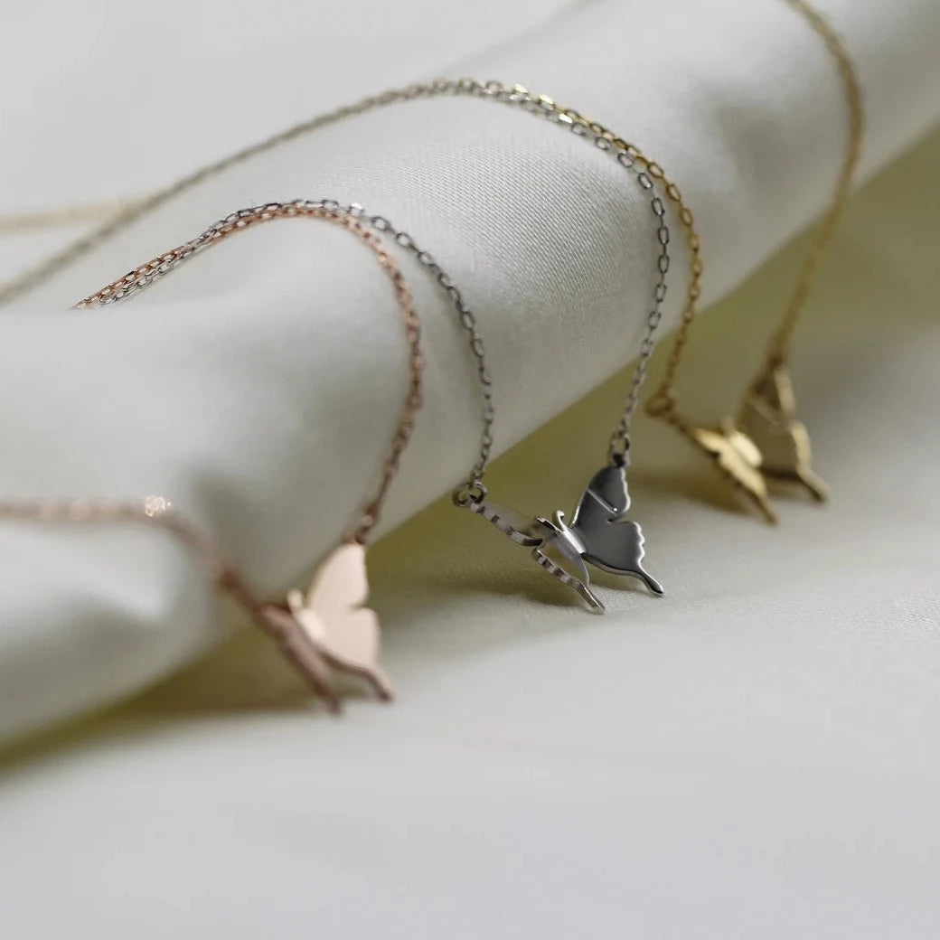 Valentine's Day gift - 18K gold necklace for women. Luxury Valentine's Day gifts in Dubai, Abu Dhabi, UAE