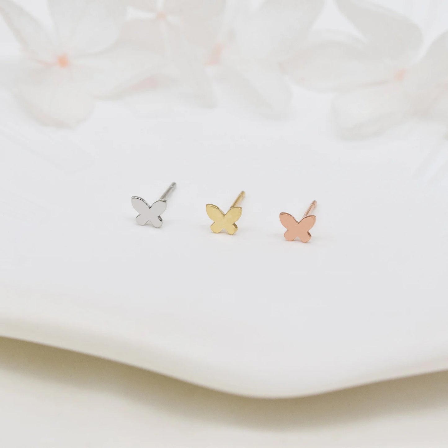 Butterfly stud earrings, in yellow gold