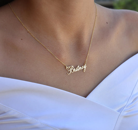 10 Most Beautiful Necklaces to Complement Any Outfit