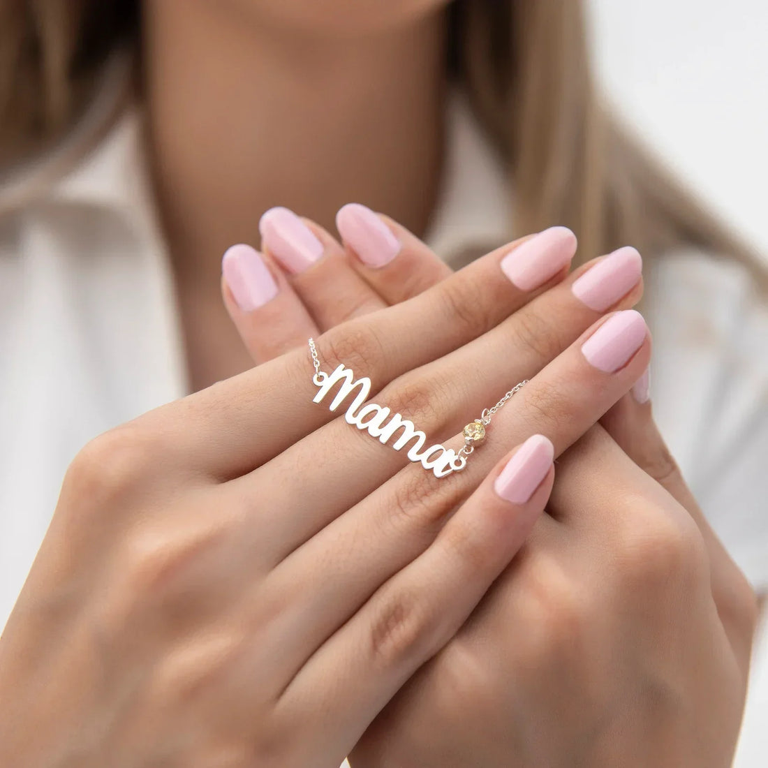 Looking for a meaningful birthday gift for your wife? Discover personalized jewelry ideas—from engraving to birthstones—that she’ll actually keep.