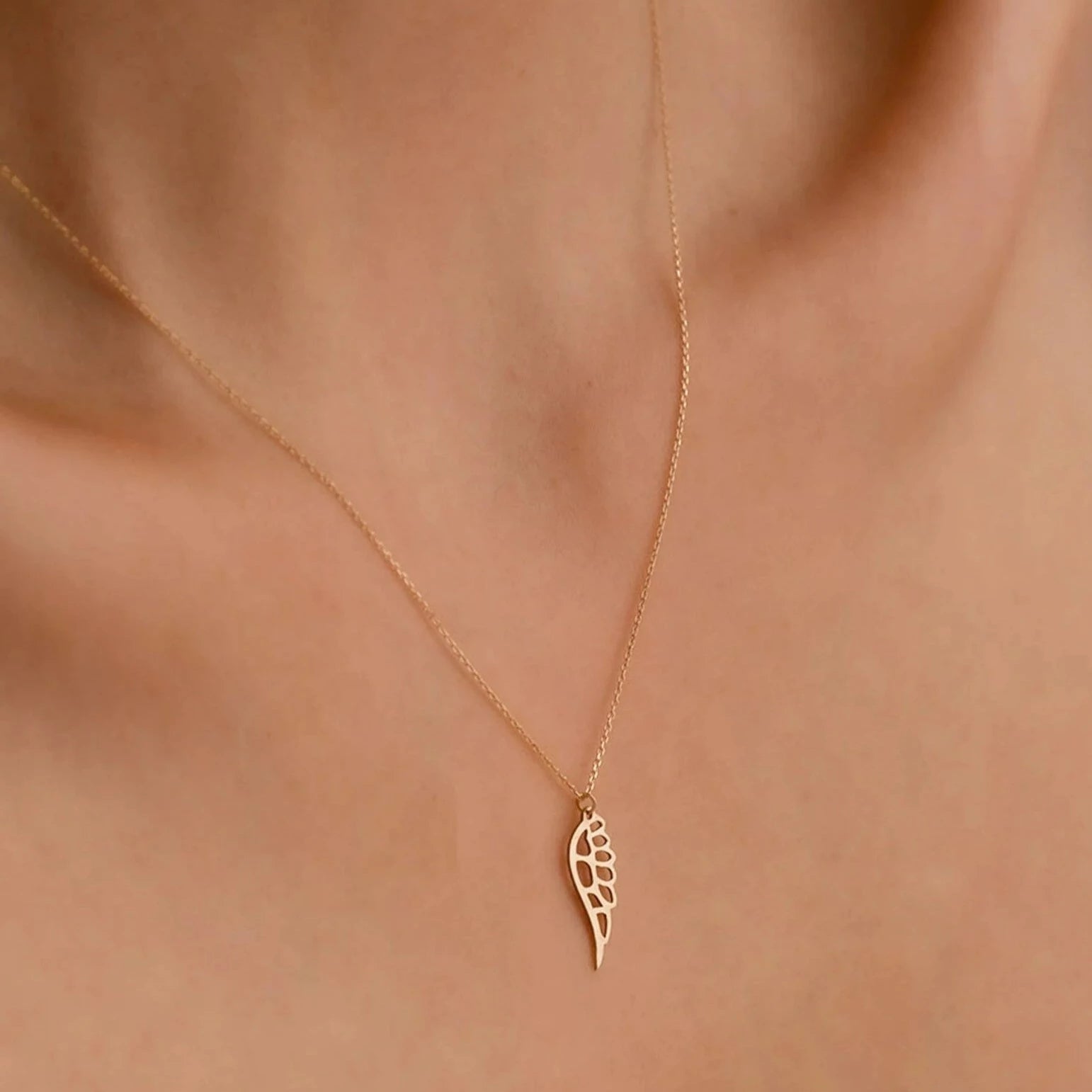 18 carat gold Angel Wing necklace - Burst of Arabia - UAE