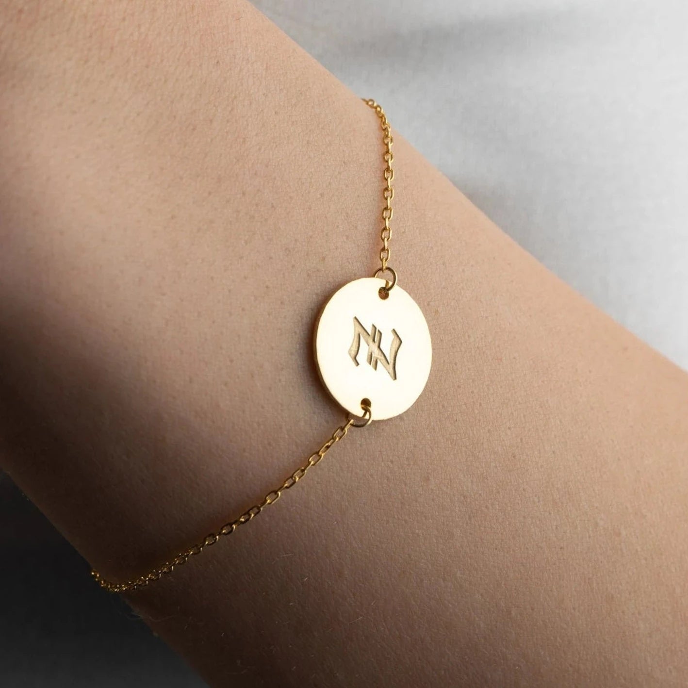 Looking for a truly exceptional gift? Burst of Arabia's Disc Coin Initial Bracelet is the epitome of luxury, designed to make every woman feel special. Whether it's a birthday, Valentine's Day, anniversary, or simply to show your appreciation, this piece is guaranteed to leave a lasting impression.