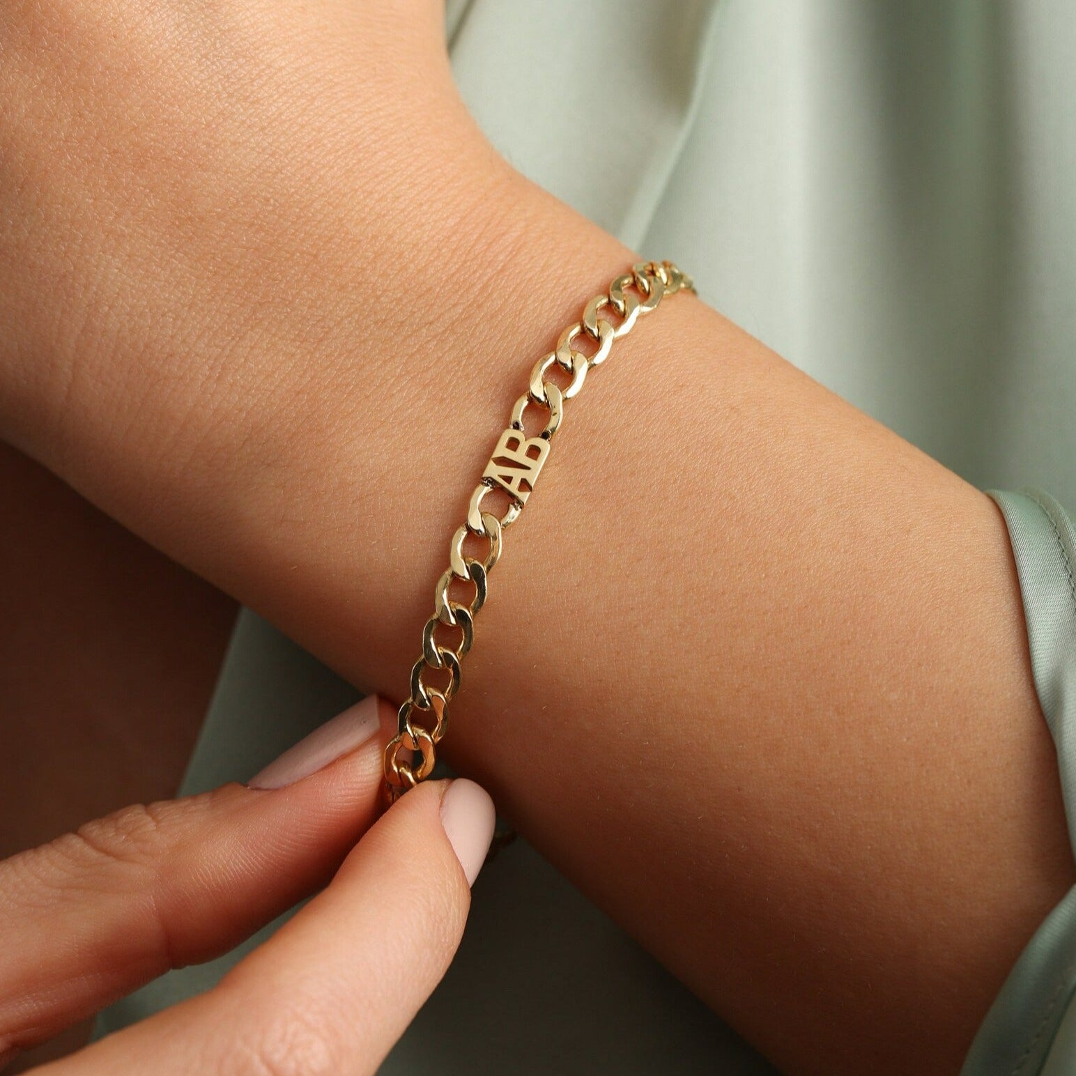 Whether it's Valentine's Day, your anniversary, her birthday, or Mother's Day, our custom gold name bracelets are the perfect way to express your love and appreciation. Make every moment unforgettable with a gift that reflects the depth of your emotions.