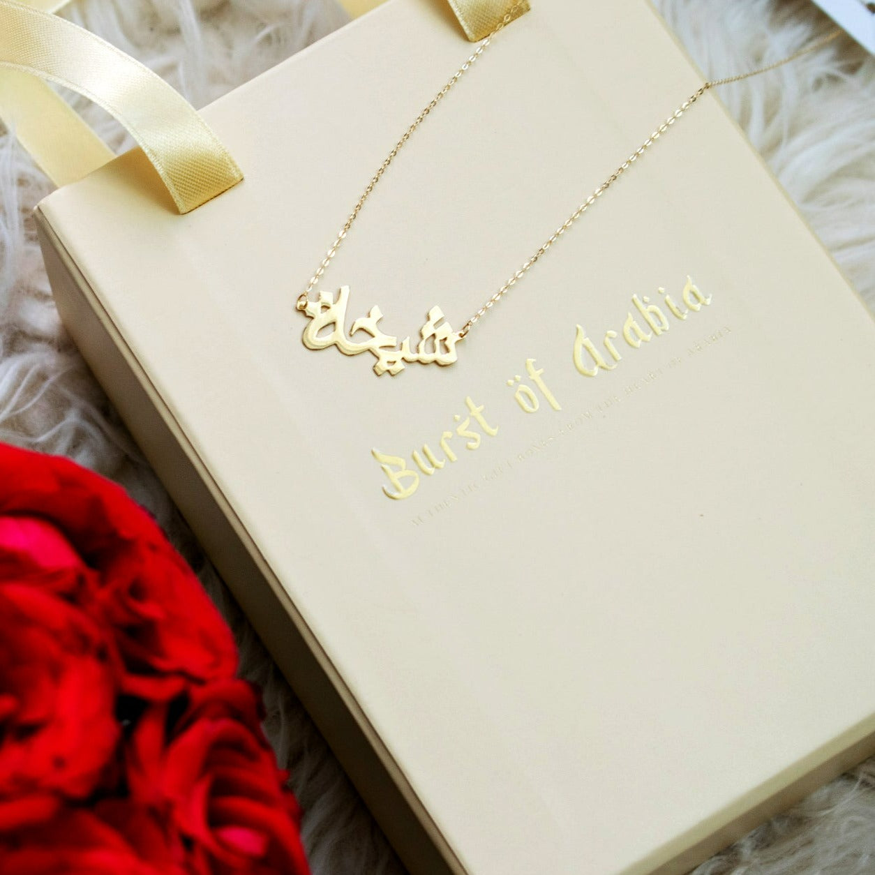 This exquisite 18 carat gold birthstone necklace is a beautiful symbol of love. It includes a dainty gemstone and a personalized letter pendant, making it a heartfelt gift for your beloved.