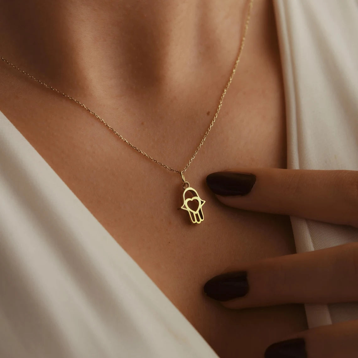 18 carat gold Hamsa necklace - Burst of Arabia - UAE