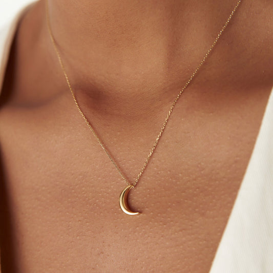 18 Carat Gold Crescent Shaped Necklace - Burst of Arabia - Illuminate Your Style with Exquisite Arabic Jewelry.