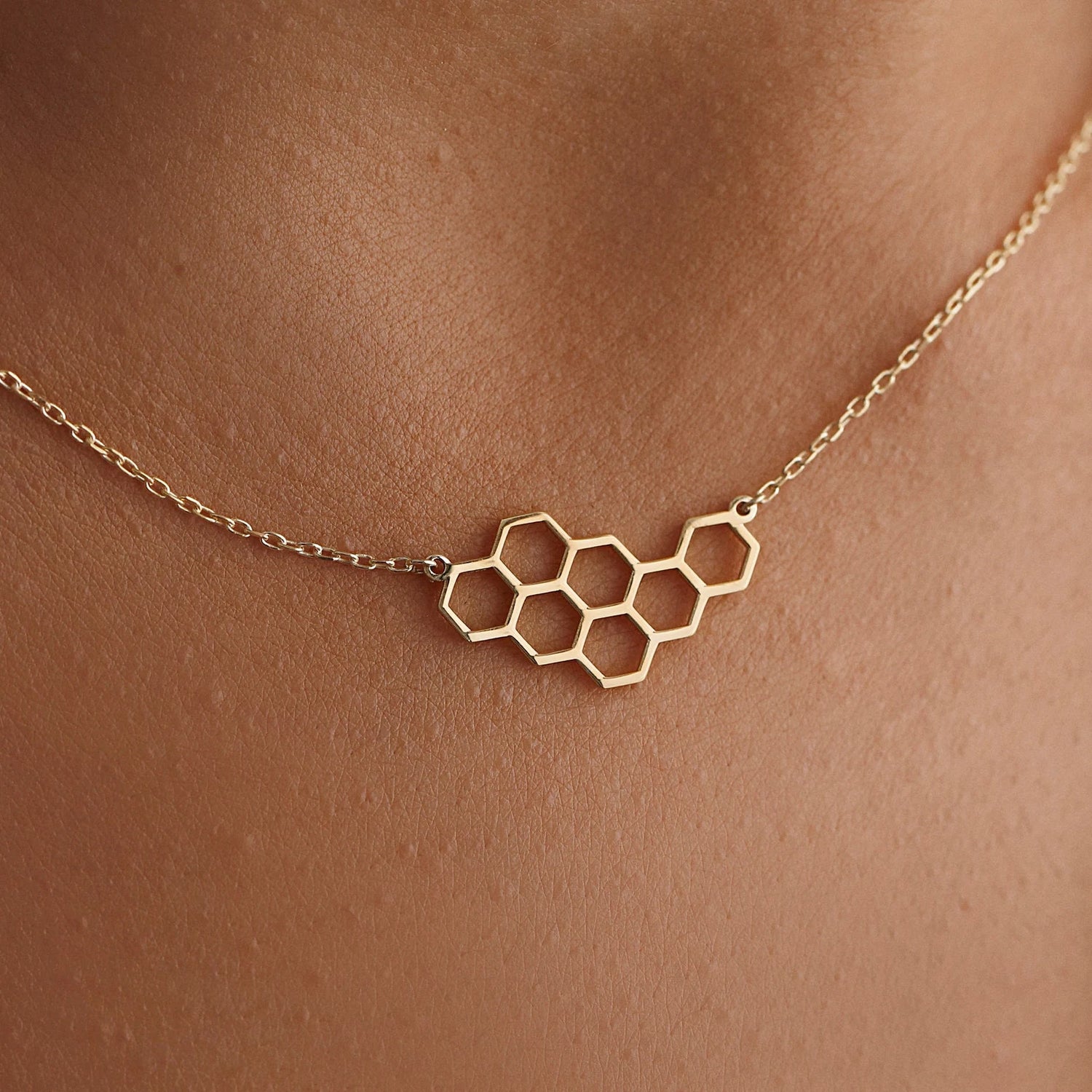 18 Carat Gold Honeycomb Necklace - Burst of Arabia - Elevate Your Style with Exquisite Arabic Jewelry.