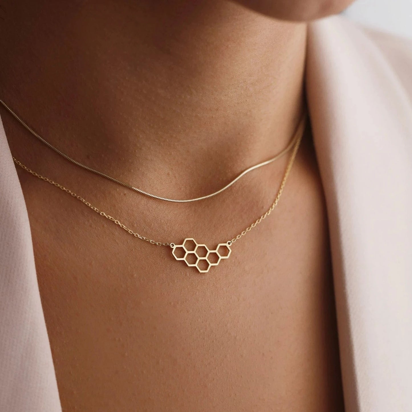 18 Carat Gold Honeycomb Necklace - Burst of Arabia - Elevate Your Style with Exquisite Arabic Jewelry.
