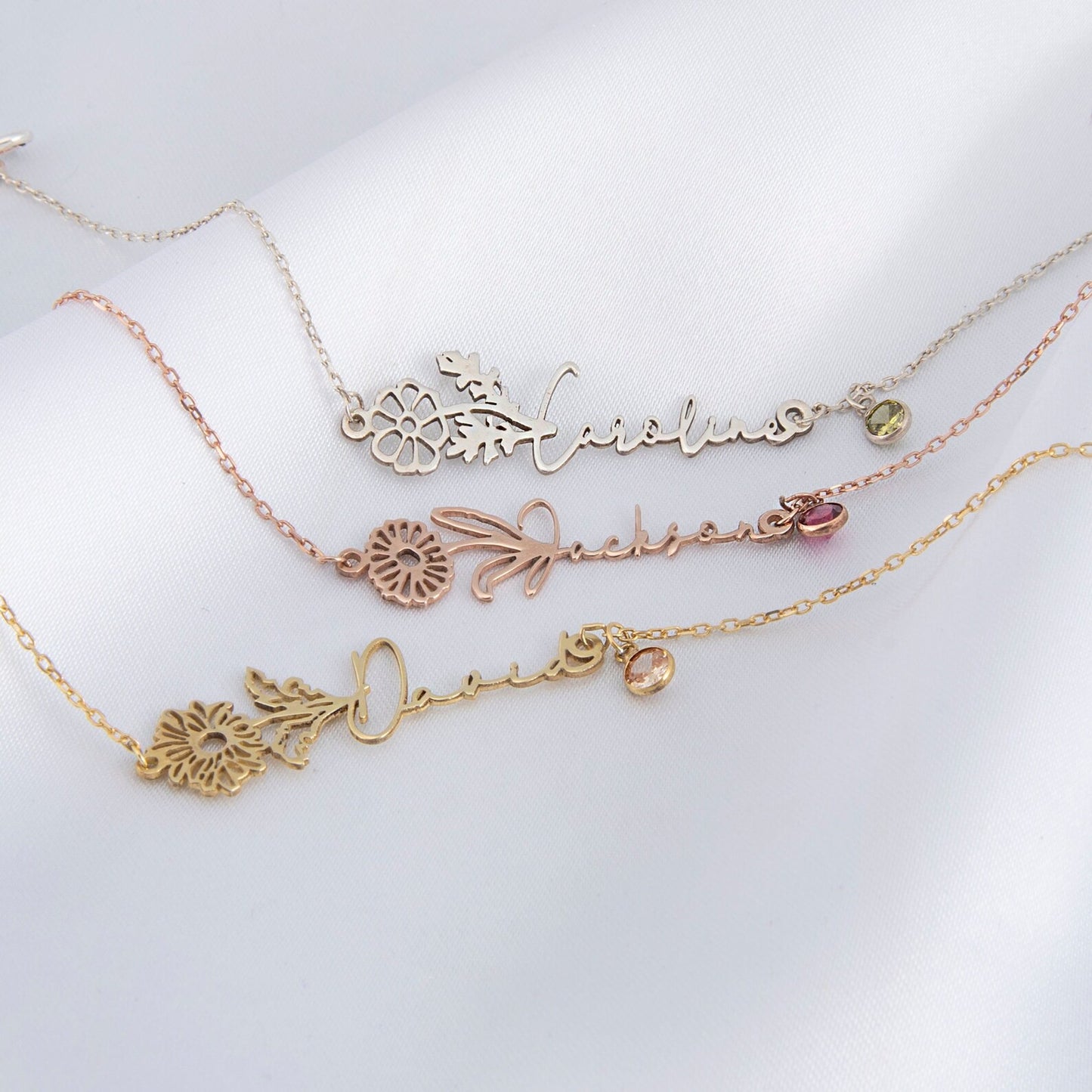 Choose from yellow gold, white gold, or rose gold to perfectly match her style and personality. Our bracelets are designed to dazzle and delight, making them the ideal luxurious gift for Valentine's Day, anniversaries, birthdays, or Mother's Day.