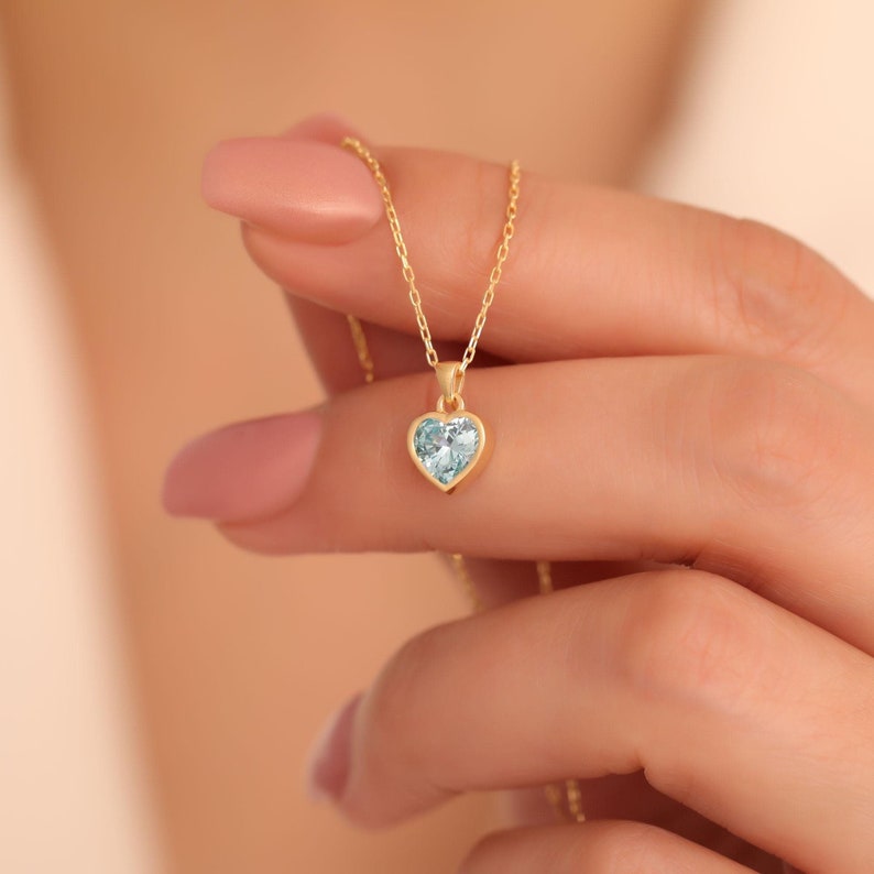 minimal gold heart pendant necklace for women everyday jewelry UAE
