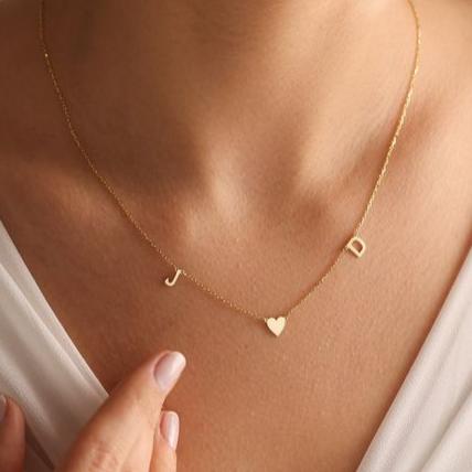 A Heart Between Two Initials – The Perfect Gold Necklace for a Romantic Christmas