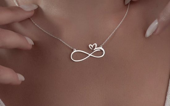 Discover perfect Christmas gifts for your girlfriend at Burst of Arabia